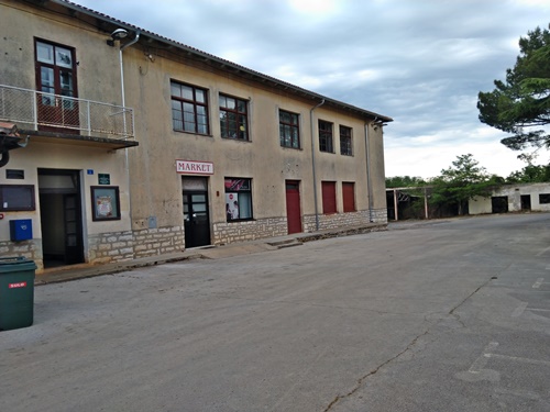 A da kupimo mlajeg peteha?